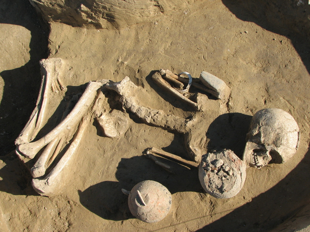 The dynamics of admixture between hunter-gatherers and first farmers in Europe